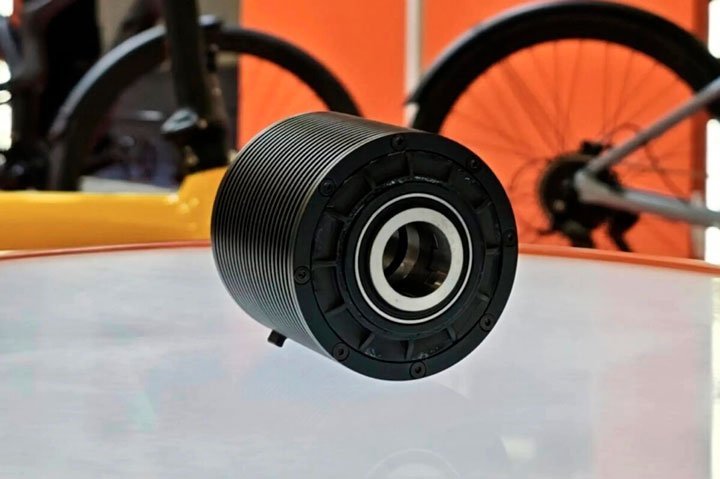 É o menor motor do mundo, acabou de ser apresentado e quer mudar as ebikes para sempre