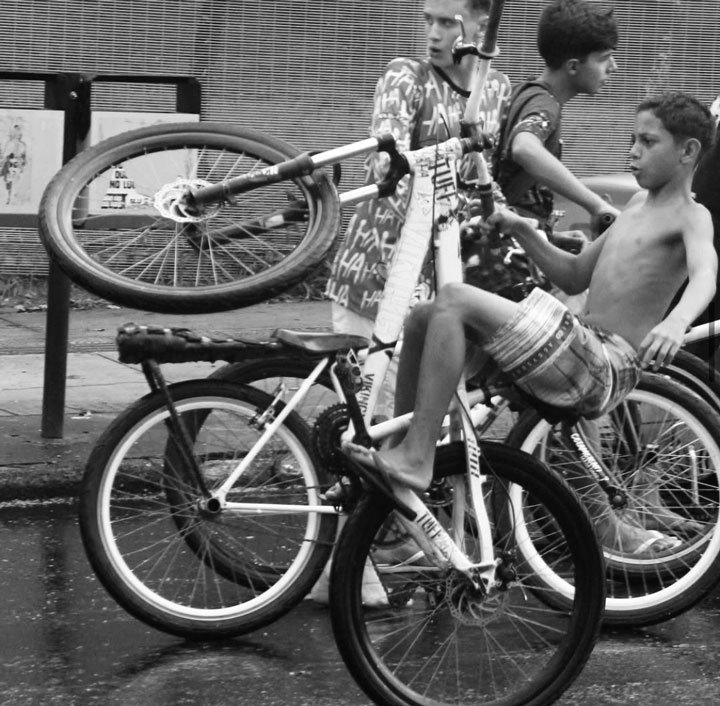 Fotógrafo retrata a cultura do grau e a ocupação urbana por jovens de BH