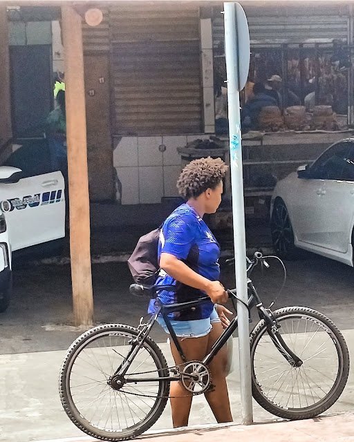 Acorrente sua bike aqui, invisível! #cicloolhar