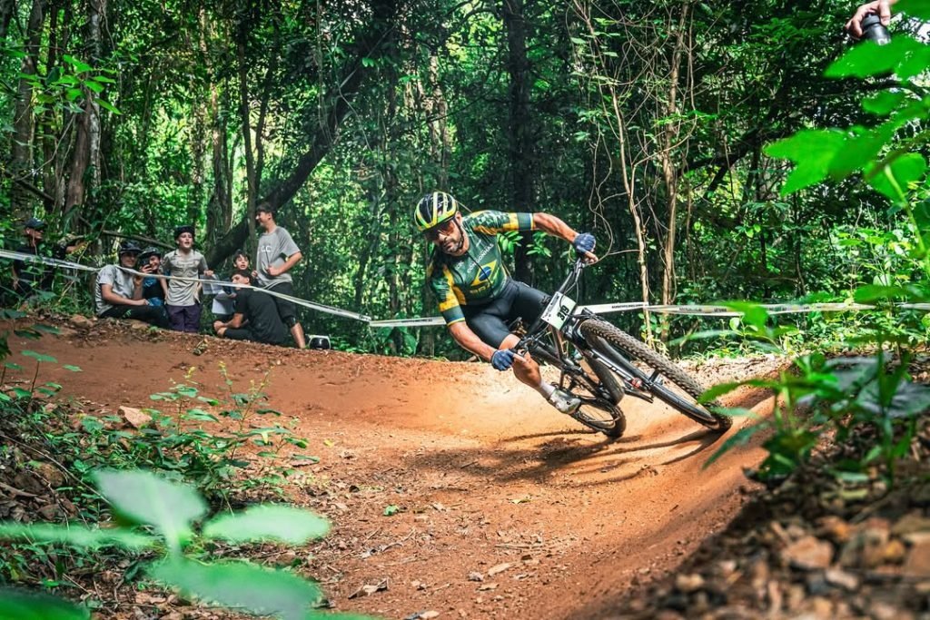 Festa brasileira: ciclistas são Campeões Mundiais e da Copa do Mundo