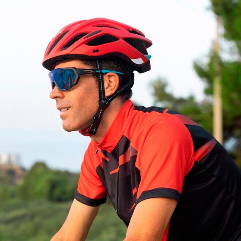 A Importância do Uso dos Óculos no Ciclismo: Proteção e Conforto em Cada Pedalada