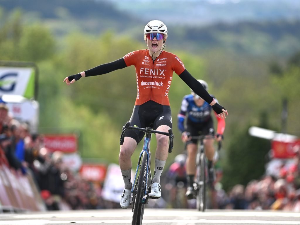 Campeões mundiais e Van der Poel agitam Copa do Mundo de MTB em Nové Mesto