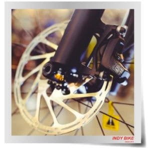 Quando os freios não funcionam corretamente, um pedal pode se tornar um risco inesperado.