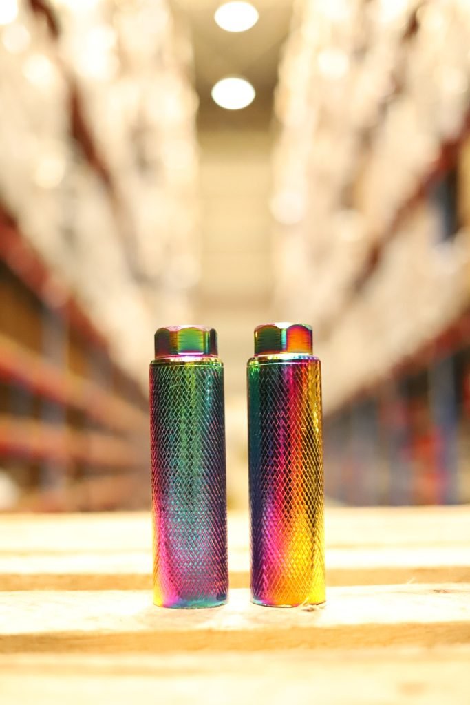 Manobras, grau e wheeling: linha Absolute Brutus ganha apoios coloridos e esticador de corrente para gancheiras horizontais