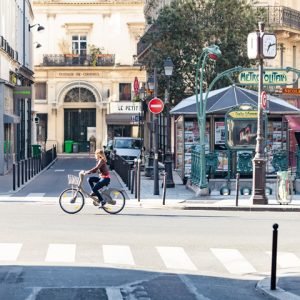 Paris proíbe carros em mais 500 ruas