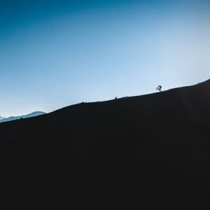 Recorde com Sorriso: Tom Öhler Enfrenta 15 Picos em um Dia e Mostra que Pedalar Também é Prazer”