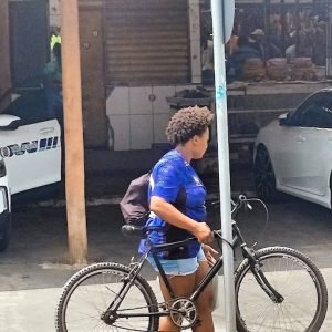 Acorrente sua bike aqui, invisível! #cicloolhar