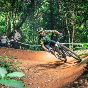 Festa brasileira: ciclistas são Campeões Mundiais e da Copa do Mundo